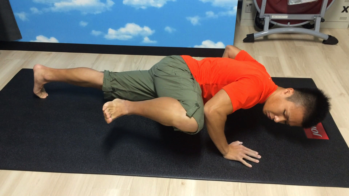 Knee to elbow push up 02